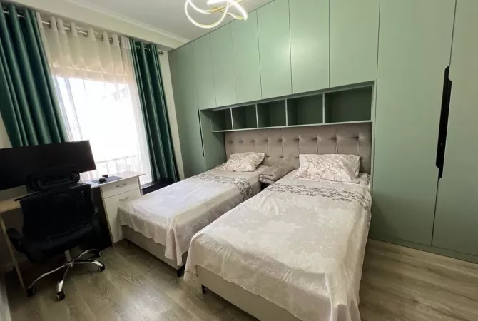 Shtepi me qera Apartament ne Tirane, 2+1, Mobilimi E mobiluar, Pagesa 90,000  Leke.