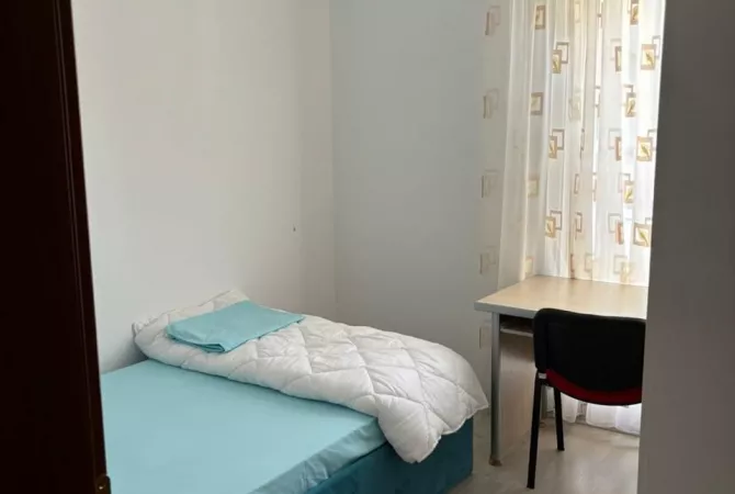 Shtepi me qera 3+1 ne Tirane - 80,000 Leke