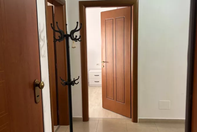 Shtepi me qera Apartament ne Tirane, 3+1, Mobilimi E mobiluar, Pagesa 80,000  Leke.