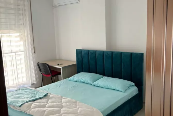 Shtepi me qera Apartament ne Tirane, 3+1, Mobilimi E mobiluar, Pagesa 80,000  Leke.