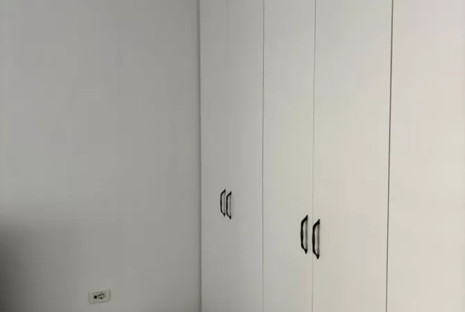 Shtepi me qera Apartament ne Tirane, 3+1, Mobilimi E mobiluar, Pagesa 80,000  Leke.