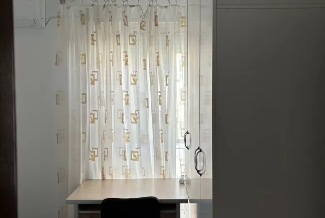 Shtepi me qera Apartament ne Tirane, 3+1, Mobilimi E mobiluar, Pagesa 80,000  Leke.