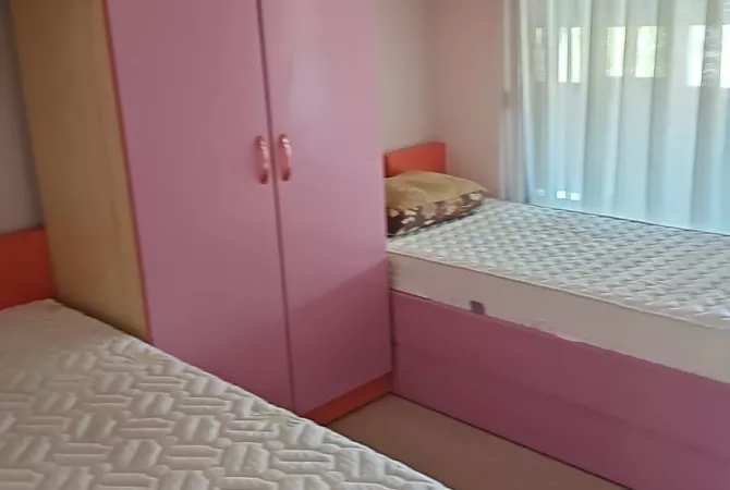 Shtepi me qera Apartament ne Tirane, 2+1, Mobilimi E mobiluar, Pagesa 550  Euro.