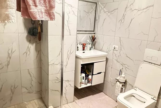 Shtepi me qera Apartament ne Tirane, 2+1, Mobilimi E mobiluar, Pagesa 600  Euro.