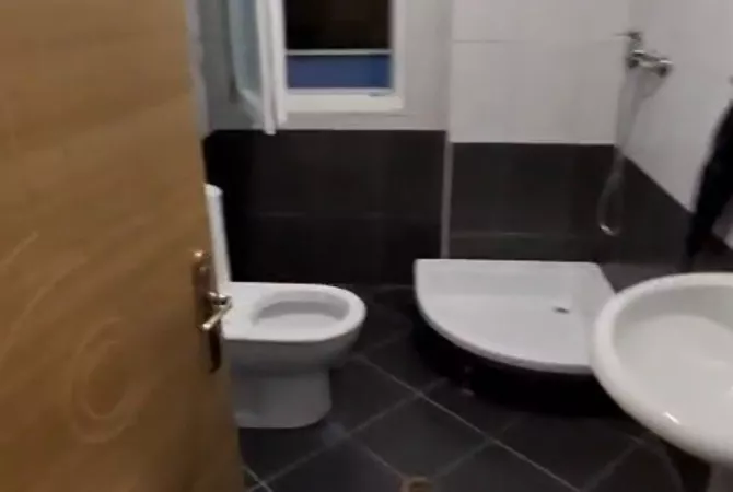 Shtepi me qera Apartament ne Tirane, 2+1, Mobilimi E mobiluar, Pagesa 50,000  Leke.