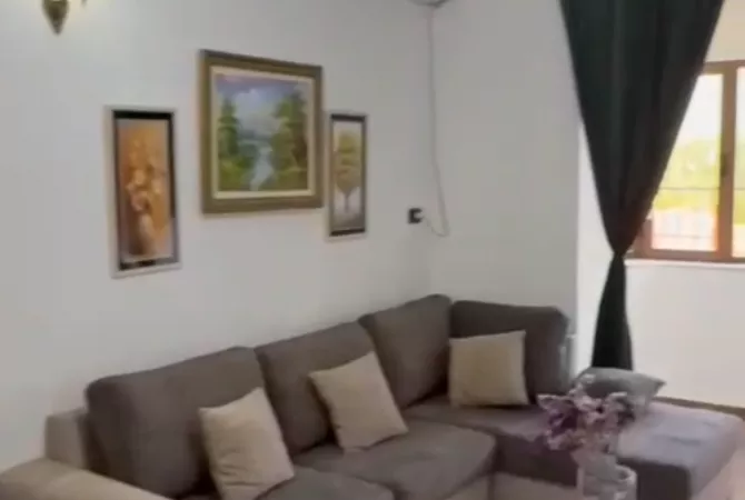 Shtepi me qera Apartament ne Tirane, 1+1, Mobilimi E mobiluar, Pagesa 60,000  Leke.