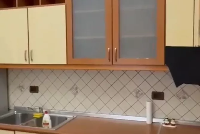 Shtepi me qera Apartament ne Tirane, 1+1, Mobilimi E mobiluar, Pagesa 60,000  Leke.