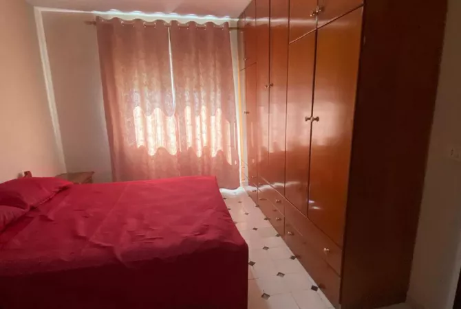 Shtepi me qera Apartament ne Tirane, 2+1, Mobilimi E mobiluar, Pagesa 65,000  Leke.
