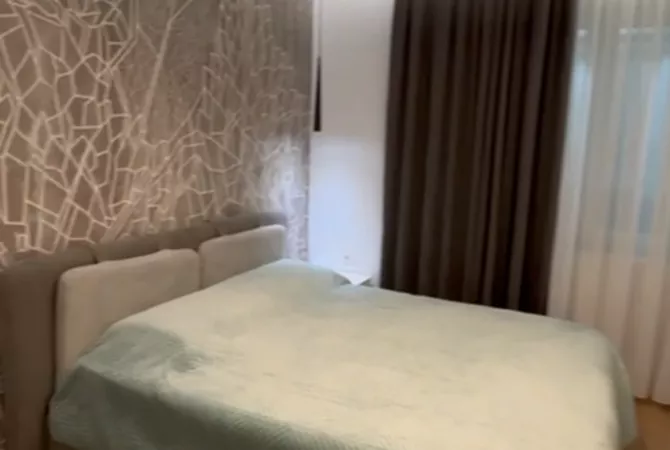 Shtepi me qera Apartament ne Tirane, 1+1, Mobilimi E mobiluar, Pagesa 55,000  Leke.