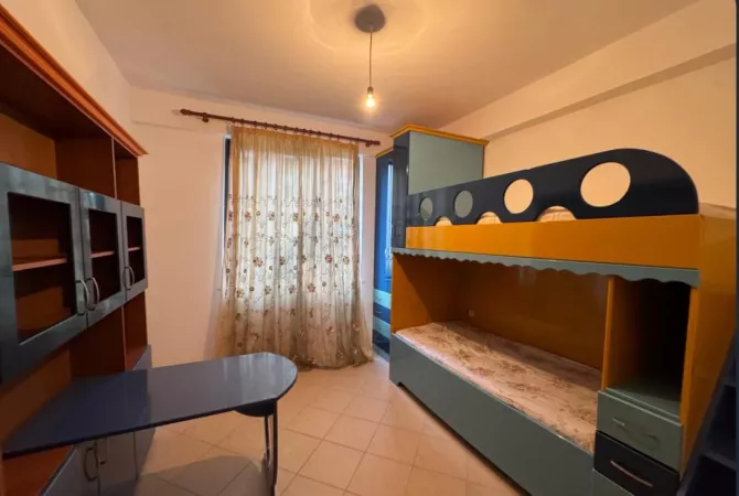 Shtepi me qera Apartament ne Tirane, 2+1, Mobilimi E mobiluar, Pagesa 45,000  Leke.