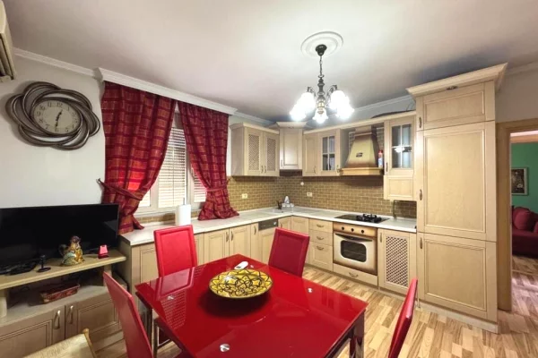 Shtepi me qera 2+1 ne Tirane - 65,000 Leke