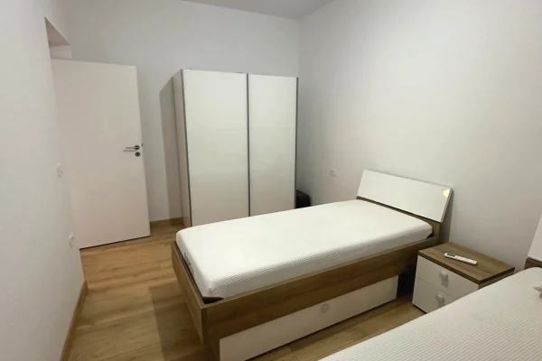 Shtepi me qera 2+1 ne Tirane - 60,000 Leke