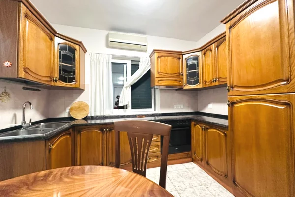 Shtepi me qera 2+1 ne Tirane - 60,000 Leke