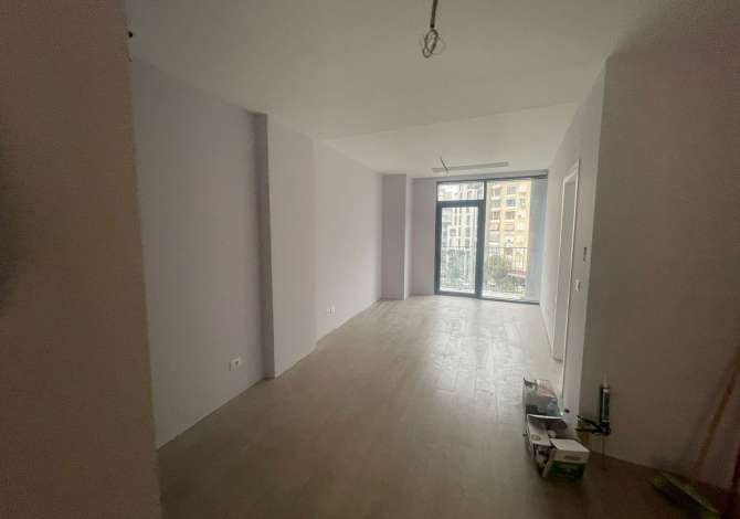 Ambient biznesi me qera 3+1 ne Tirane - 80,000 Leke