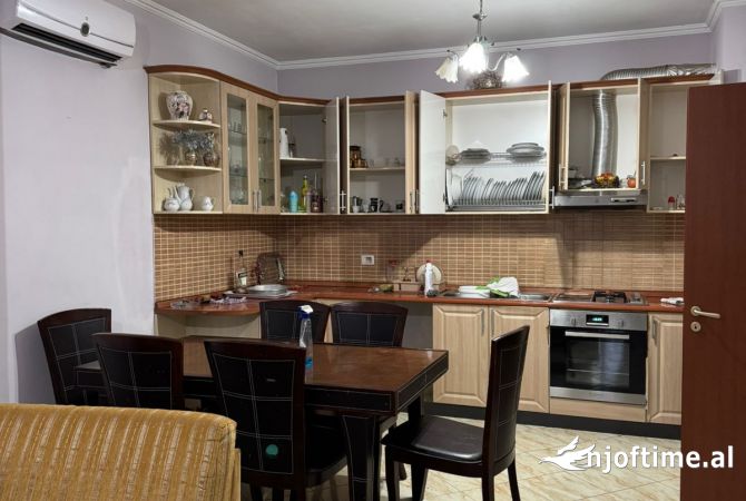 Shtepi me qera 2+1 ne Tirane - 45,000 Leke