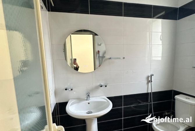 Shtepi me qera 1+1 ne Tirane - 50,000 Leke