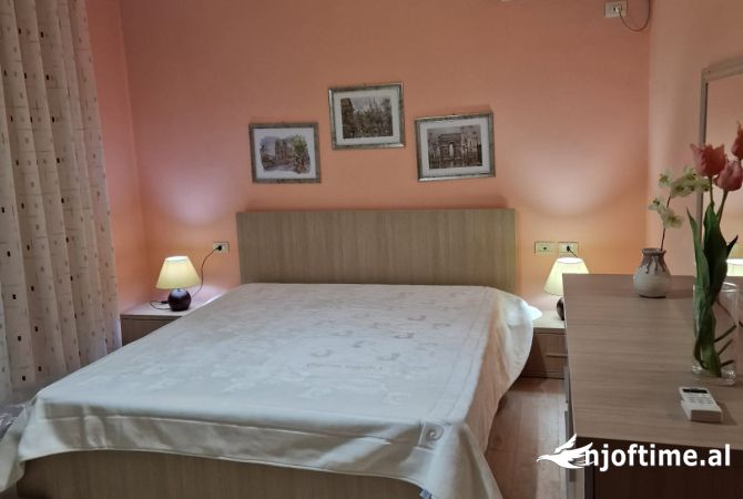 Shtepi me qera Apartament ne Tirane, 2+1, Mobilimi E mobiluar, Pagesa 800  Euro.