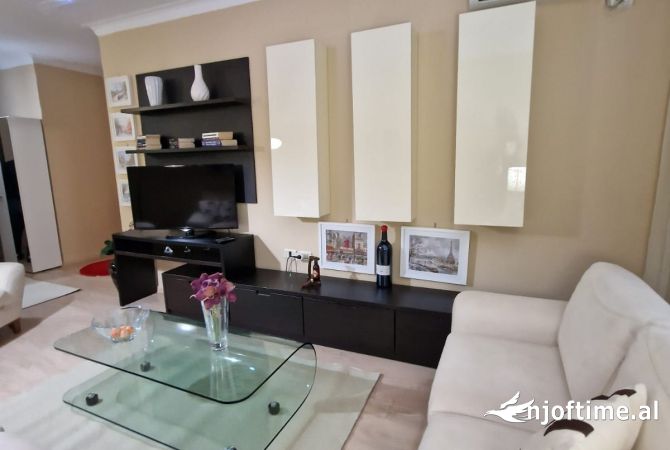 Shtepi me qera 2+1 ne Tirane - 800 Euro