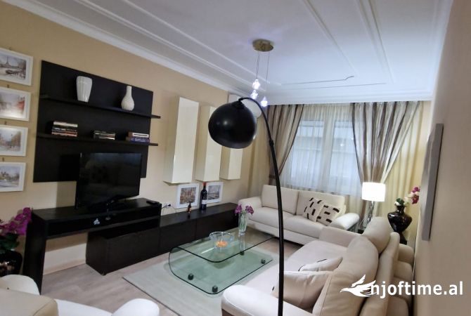 Shtepi me qera 2+1 ne Tirane - 800 Euro