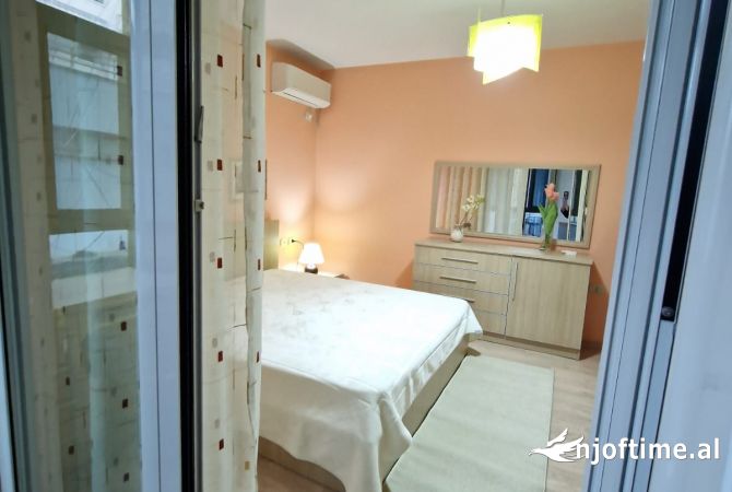 Shtepi me qera Apartament ne Tirane, 2+1, Mobilimi E mobiluar, Pagesa 800  Euro.