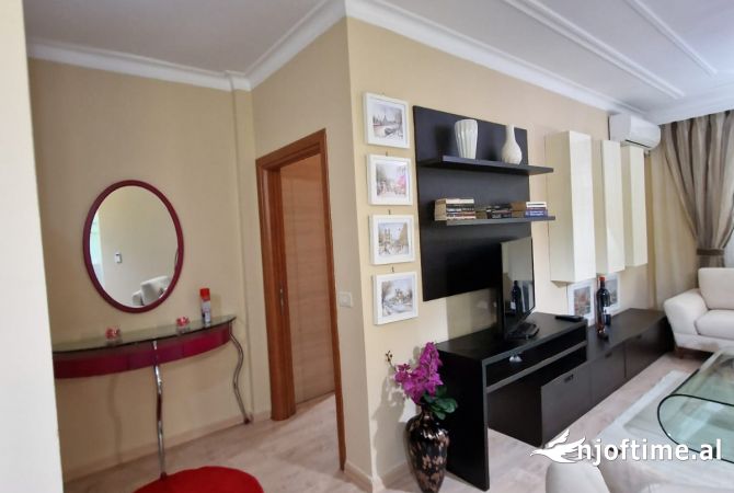 Shtepi me qera Apartament ne Tirane, 2+1, Mobilimi E mobiluar, Pagesa 800  Euro.