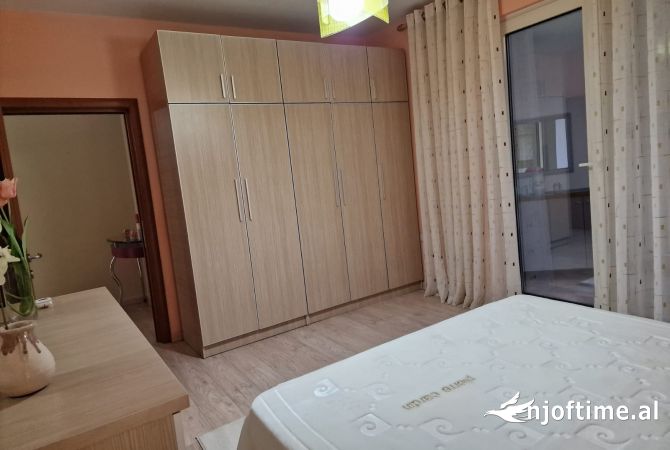 Shtepi me qera Apartament ne Tirane, 2+1, Mobilimi E mobiluar, Pagesa 800  Euro.