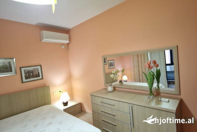 Shtepi me qera Apartament ne Tirane, 2+1, Mobilimi E mobiluar, Pagesa 800  Euro.