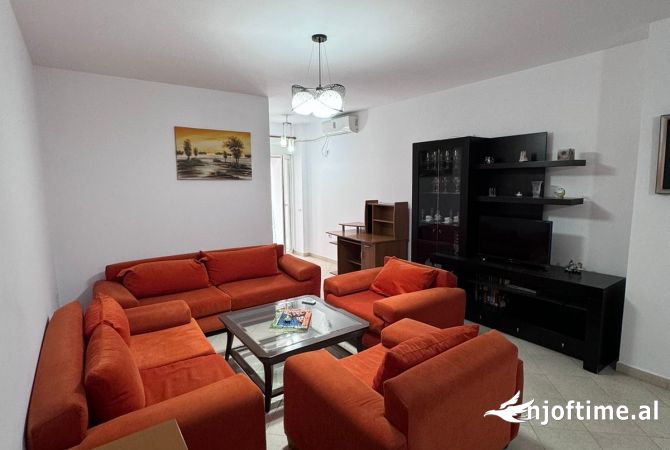 Shtepi me qera 2+1 ne Tirane - 700 Euro