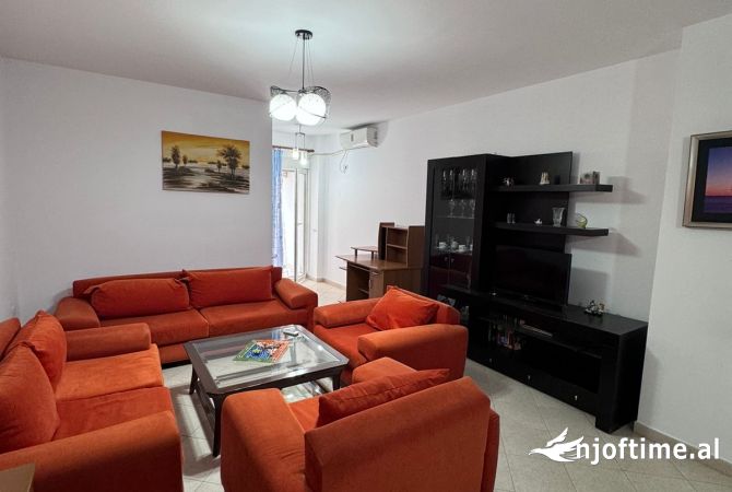 Shtepi me qera 2+1 ne Tirane - 700 Euro