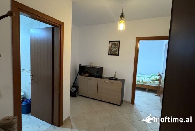 Shtepi me qera Apartament ne Tirane, 2+1, Mobilimi E mobiluar, Pagesa 700  Euro.