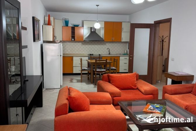 Shtepi me qera Apartament ne Tirane, 2+1, Mobilimi E mobiluar, Pagesa 700  Euro.