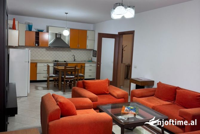Shtepi me qera Apartament ne Tirane, 2+1, Mobilimi E mobiluar, Pagesa 700  Euro.