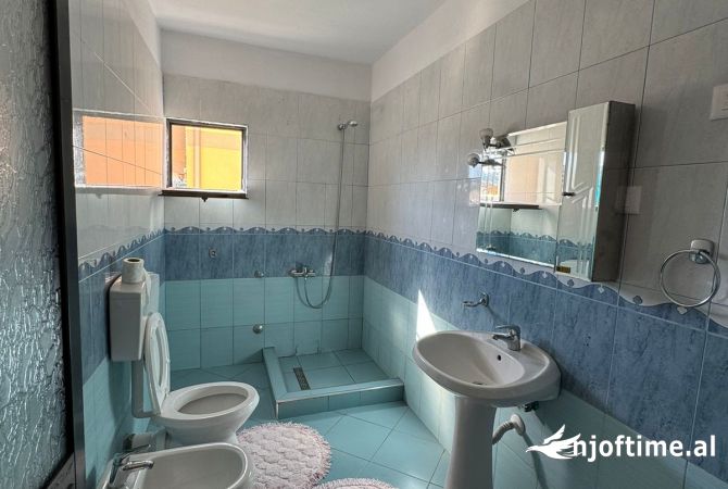 Shtepi me qera Shtepi Private ne Tirane, 2+1, Mobilimi E mobiluar, Pagesa 55,000  Leke.