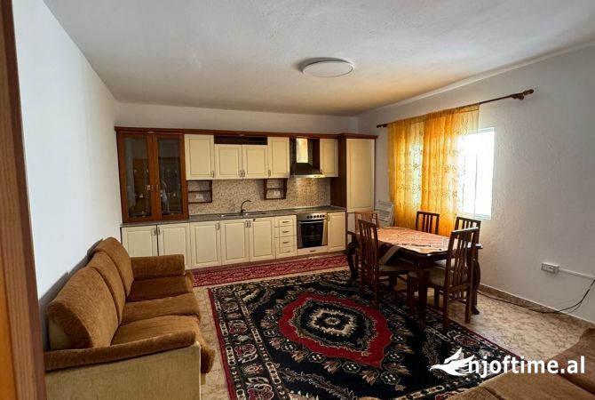 Shtepi me qera Shtepi Private ne Tirane, 2+1, Mobilimi E mobiluar, Pagesa 55,000  Leke.