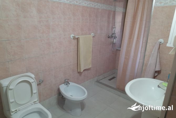Shtepi me qera Apartament ne Tirane, 2+1, Mobilimi E mobiluar, Pagesa 600  Euro.