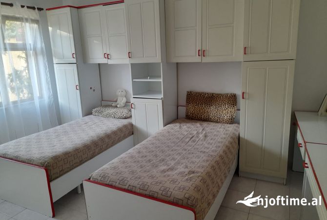 Shtepi me qera Apartament ne Tirane, 2+1, Mobilimi E mobiluar, Pagesa 600  Euro.