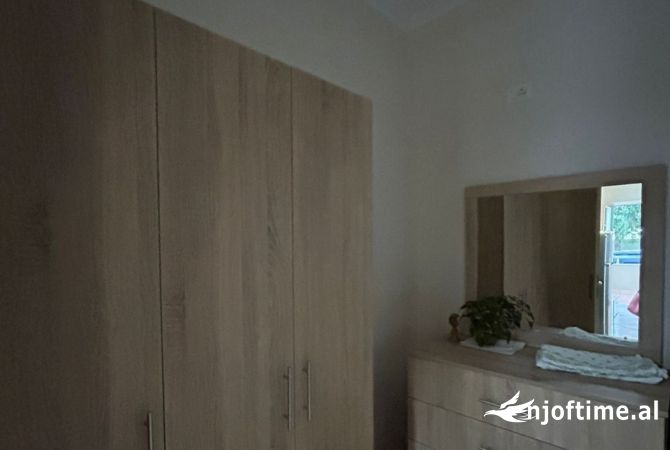 Shtepi me qera Apartament ne Tirane, 1+1, Mobilimi E mobiluar, Pagesa 35,000  Leke.