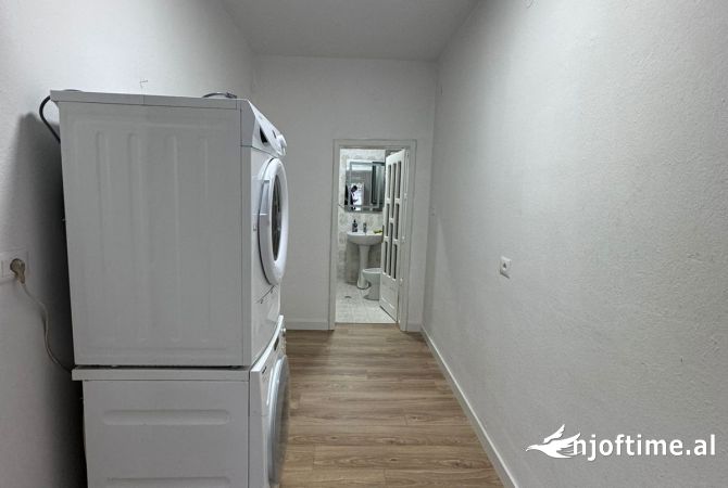 Shtepi me qera Shtepi Private ne Tirane, 1+1, Mobilimi E mobiluar, Pagesa 400  Euro.