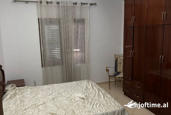 Shtepi me qera Apartament ne Tirane, 2+1, Mobilimi E mobiluar, Pagesa 450  Euro.