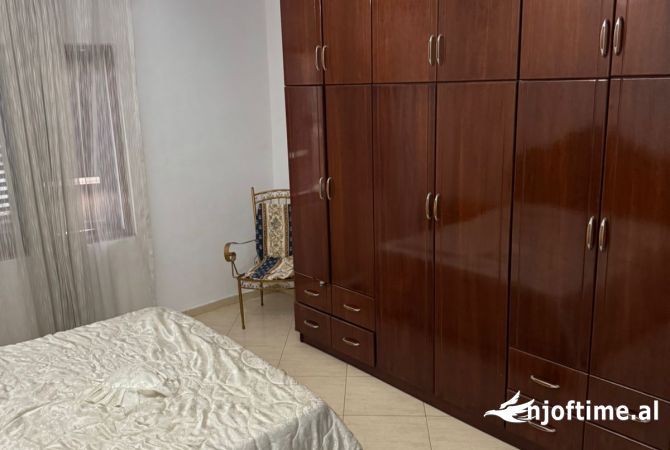 Shtepi me qera Apartament ne Tirane, 2+1, Mobilimi E mobiluar, Pagesa 450  Euro.