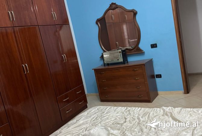 Shtepi me qera Apartament ne Tirane, 2+1, Mobilimi E mobiluar, Pagesa 450  Euro.