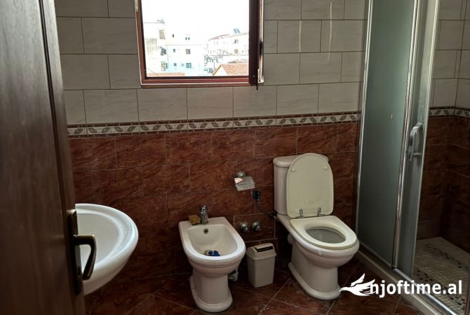 Shtepi me qera Apartament ne Tirane, 2+1, Mobilimi E mobiluar, Pagesa 450  Euro.