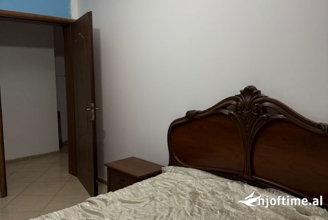 Shtepi me qera Apartament ne Tirane, 2+1, Mobilimi E mobiluar, Pagesa 450  Euro.