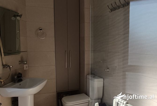 Shtepi me qera Apartament ne Tirane, 1+1, Mobilimi E mobiluar, Pagesa 50,000  Leke.