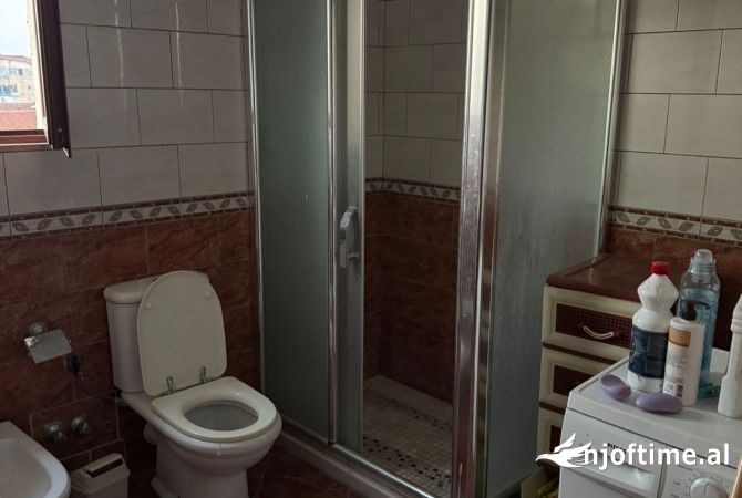 Shtepi me qera Apartament ne Tirane, 2+1, Mobilimi E mobiluar, Pagesa 45,000  Leke.