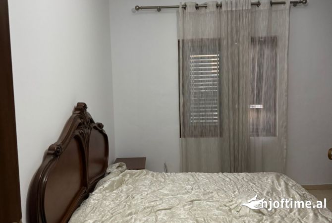Shtepi me qera Apartament ne Tirane, 2+1, Mobilimi E mobiluar, Pagesa 45,000  Leke.