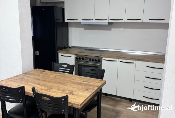 Shtepi me qera Apartament ne Tirane, 1+1, Mobilimi E mobiluar, Pagesa 400  Euro.