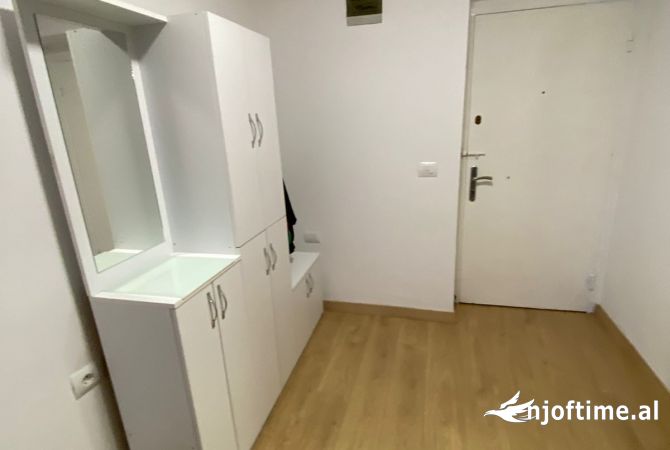 Shtepi me qera Apartament ne Tirane, 1+1, Mobilimi E mobiluar, Pagesa 600  Euro.