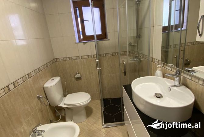 Shtepi me qera Apartament ne Tirane, 1+1, Mobilimi E mobiluar, Pagesa 600  Euro.