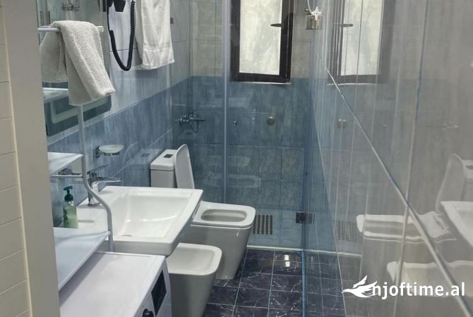 Shtepi me qera Apartament ne Tirane, 2+1, Mobilimi E mobiluar, Pagesa 500  Euro.
